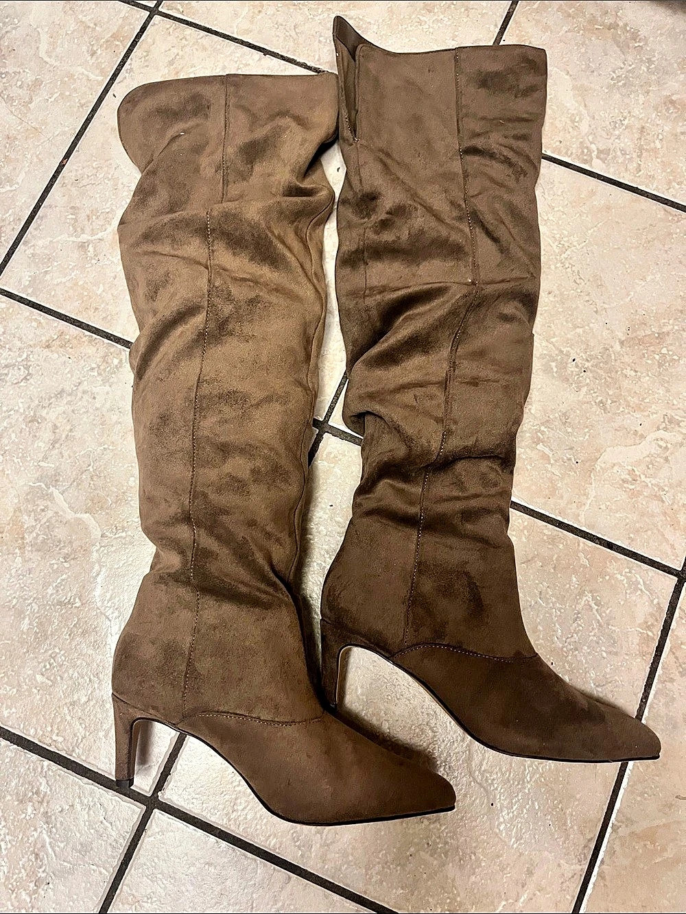 SODA “Hannah” Beige/Brown Over-the-Knee Faux Suede Heeled Boots US 6.5 NIB